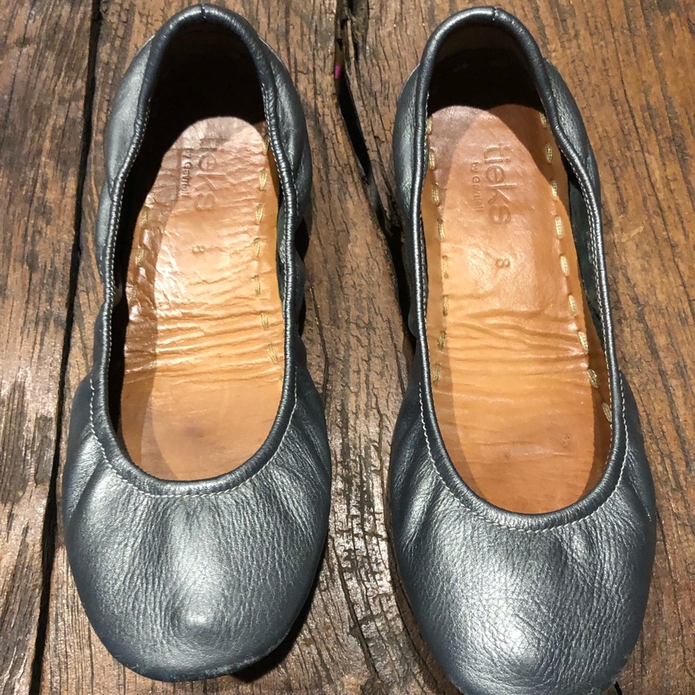 Pewter Tieks size 8